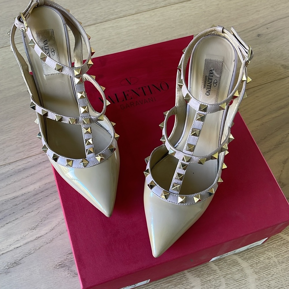 Valentino Beige Rockstud Heels 39